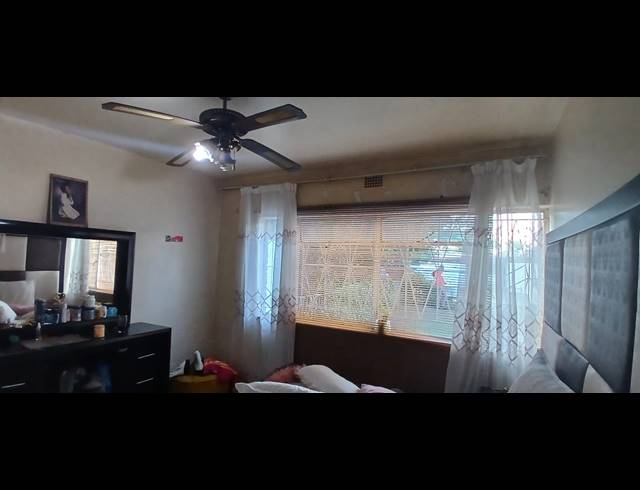 2 BEDROOM FLAT FOR SALE IN VEREENIGING CENTRAL